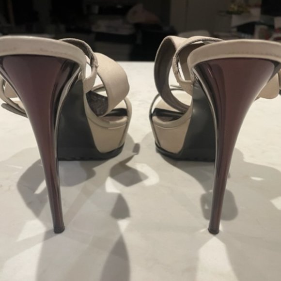 New Vera Wang Lavender platform pump with strap, size 8, new - Picture 4 of 4